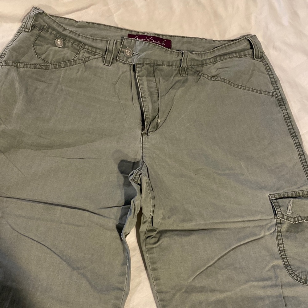 Gloria Vanderbilt capris